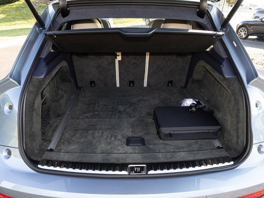 Used 2023 Bentley Bentayga AWD/4WD image 60