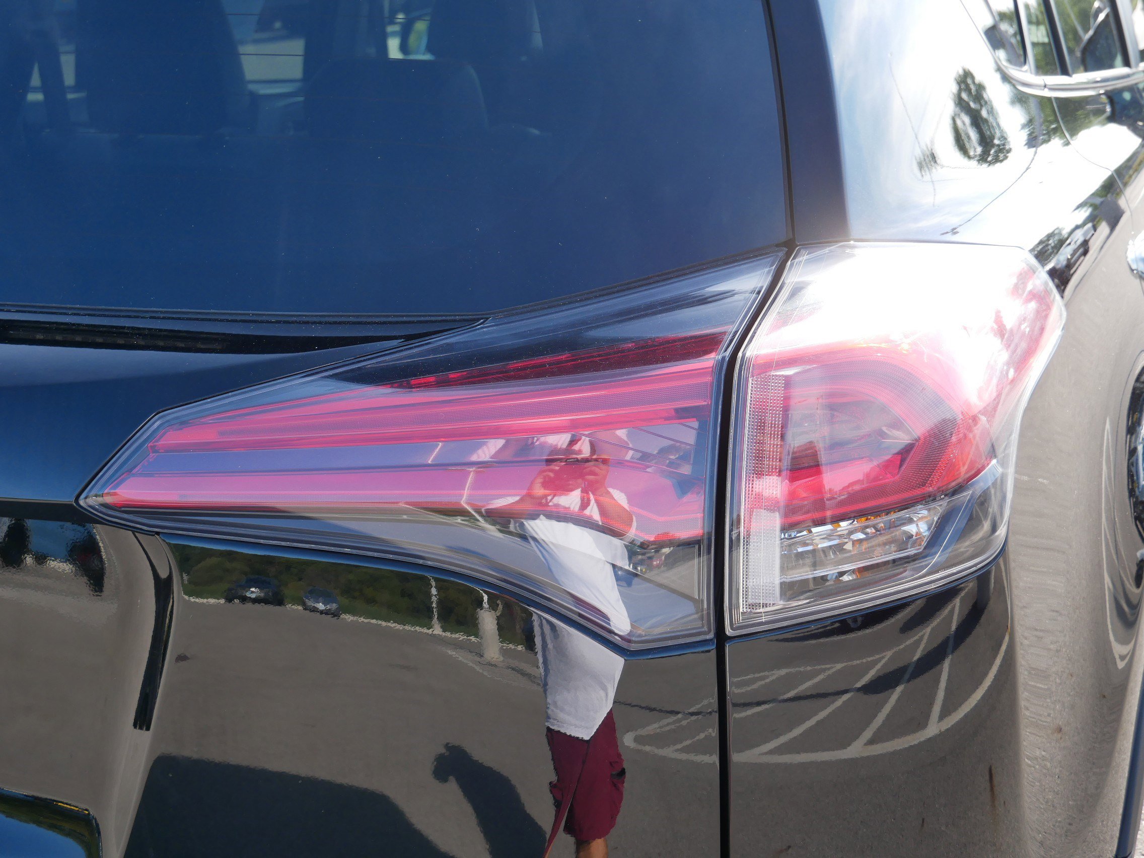Used 2018 Toyota RAV4 Limited image 16
