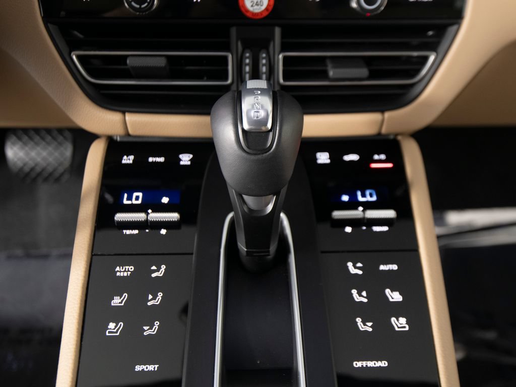 Certified 2026 Porsche Macan AWD/4WD image 26