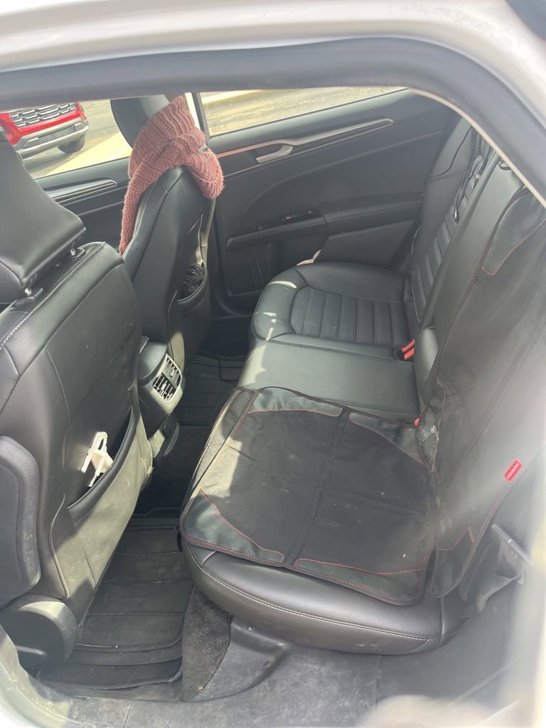 Used 2015 Ford Fusion SE w/ Equipment Group 202A FWD image 8