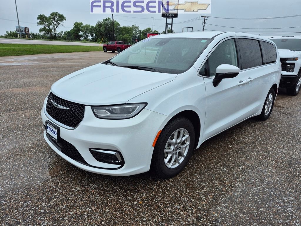 Used 2023 Chrysler Pacifica Touring-L