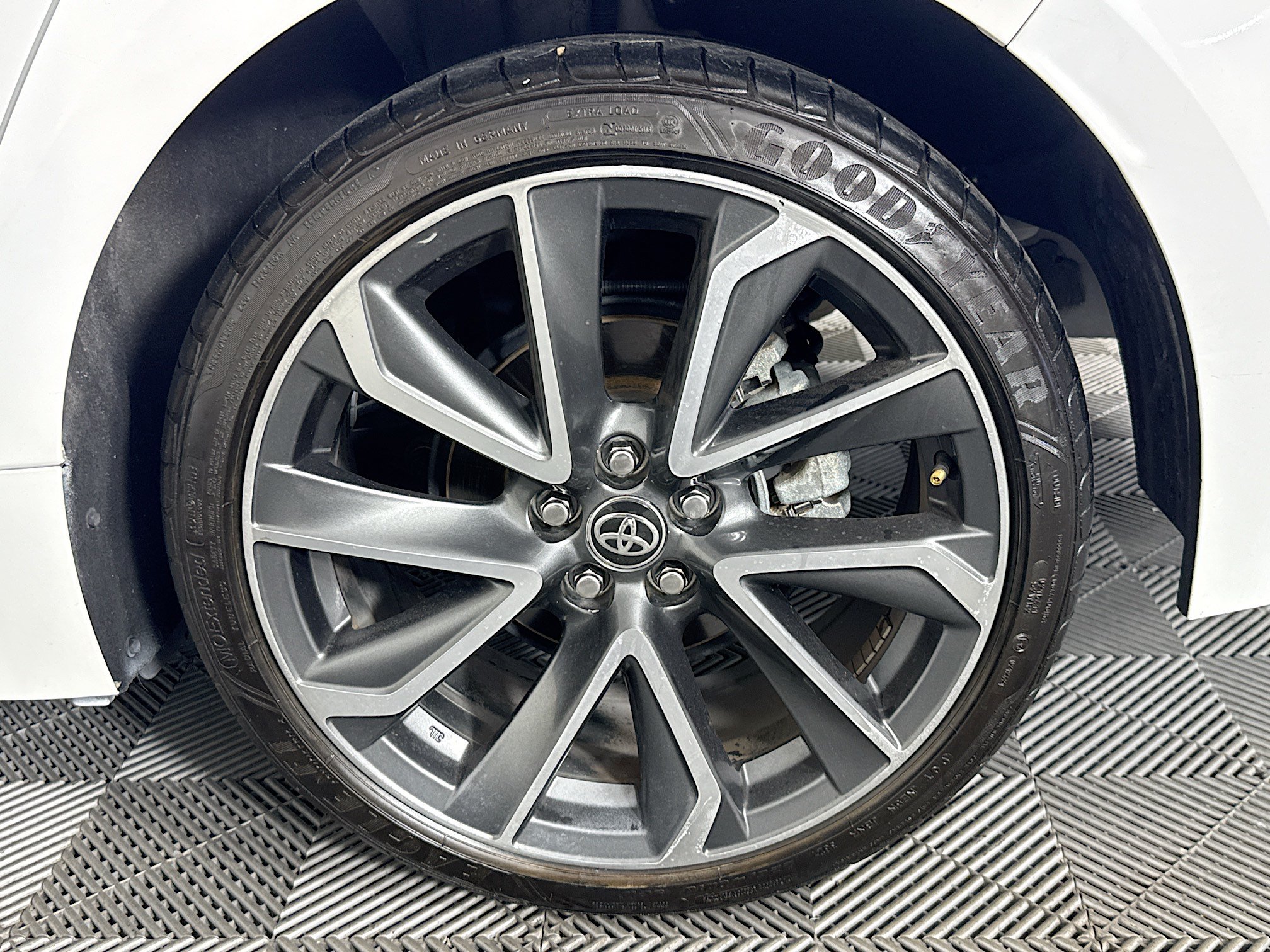 Used 2020 Toyota Corolla SE w/ SE Premium Package FWD image 35