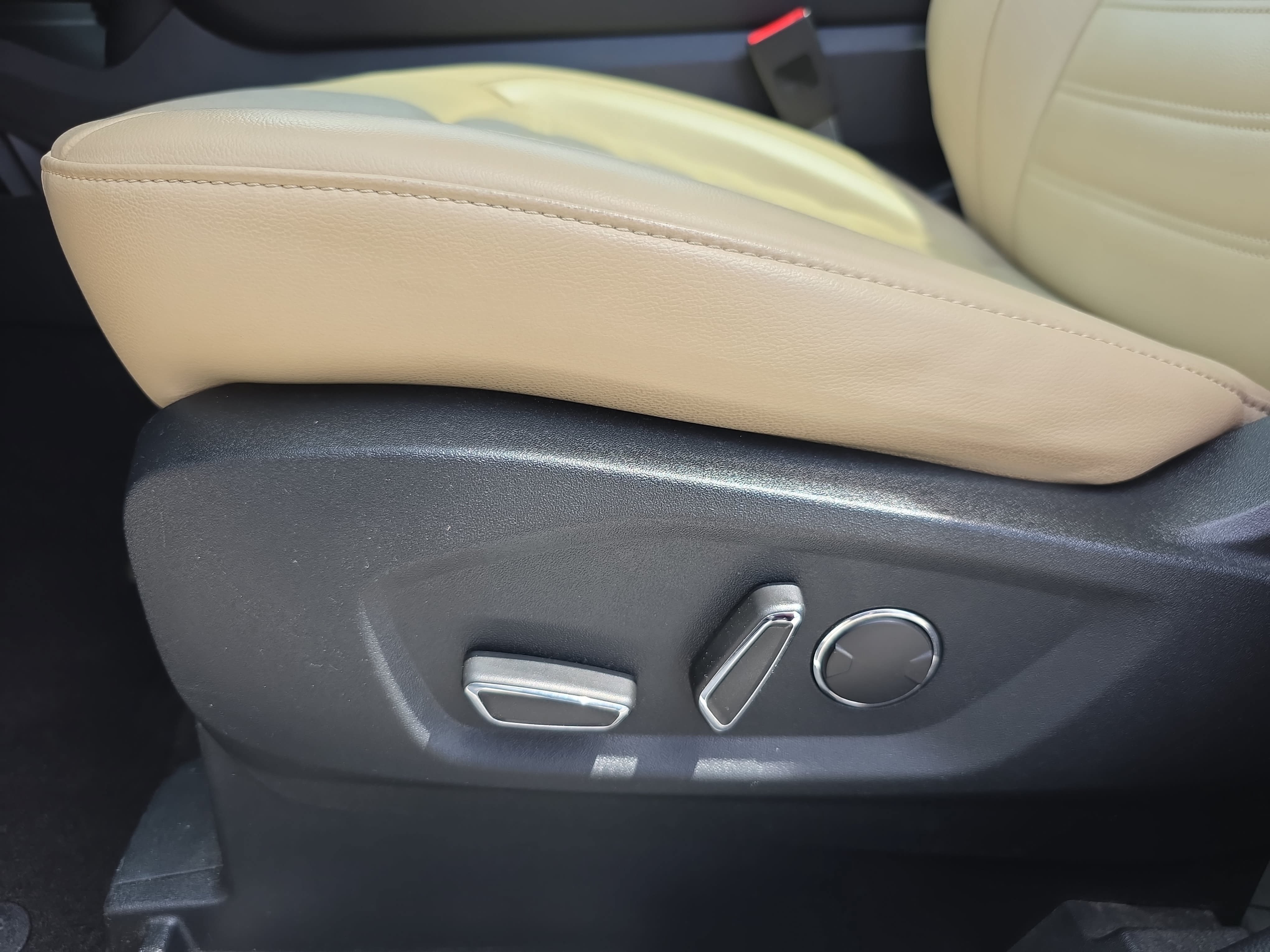 Used 2019 Ford Edge SEL w/ Equipment Group 201A FWD image 28