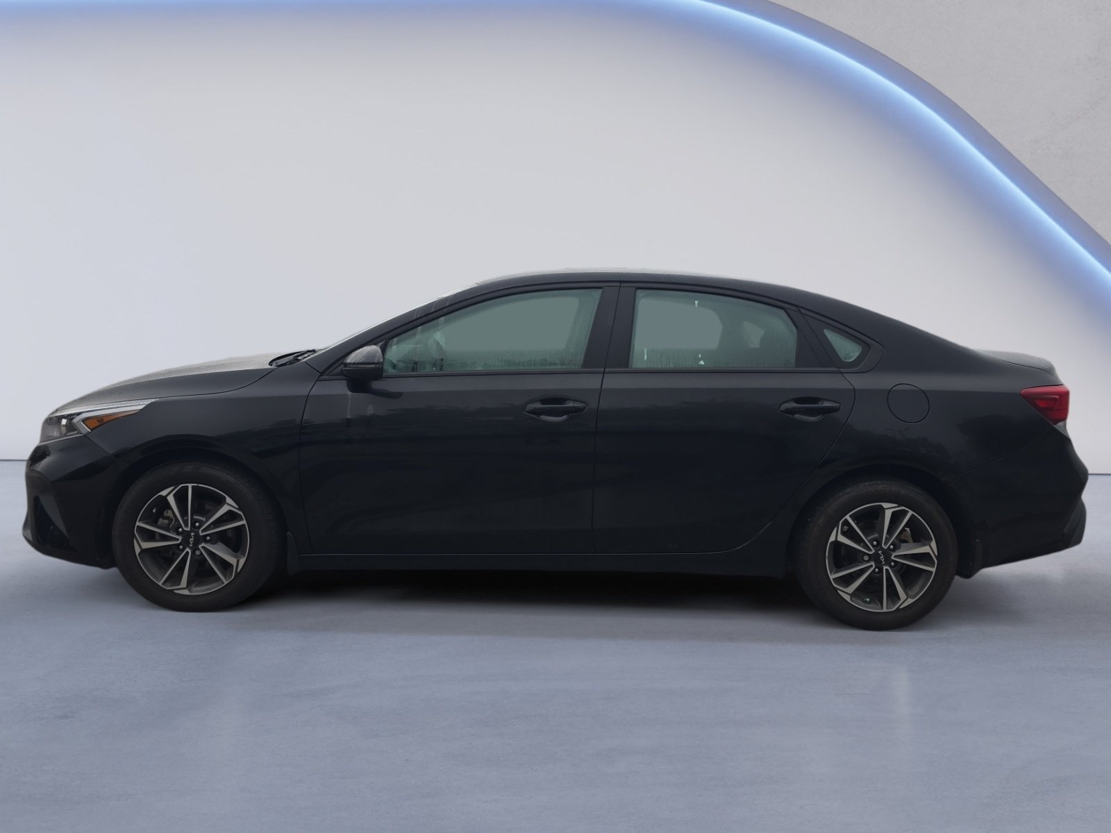 Used 2024 Kia Forte LXS w/ LXS Technology Package FWD image 2