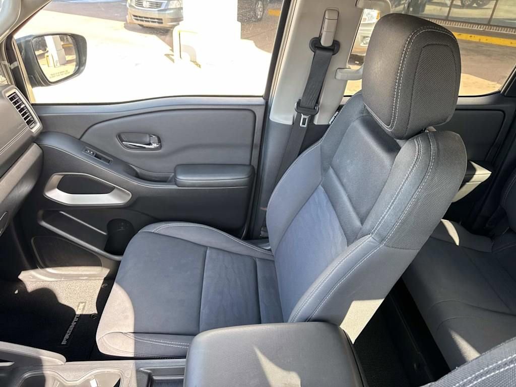 Used 2023 Nissan Frontier SV image 38