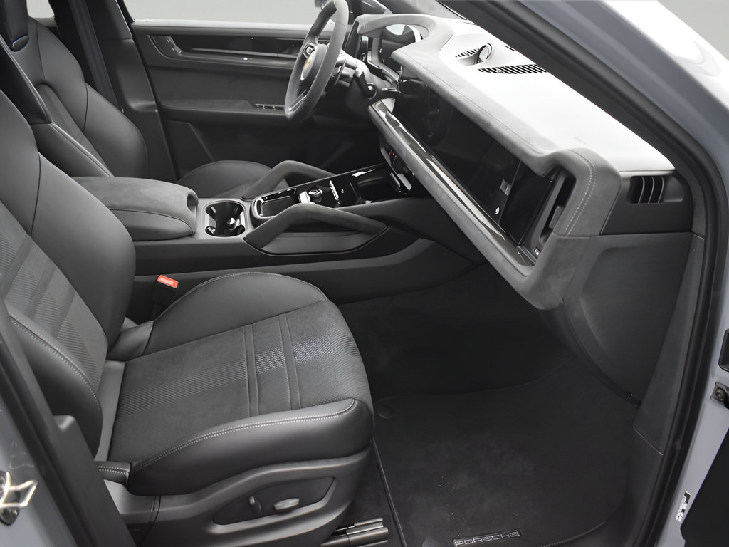 Certified 2024 Porsche Cayenne Turbo GT AWD/4WD image 10
