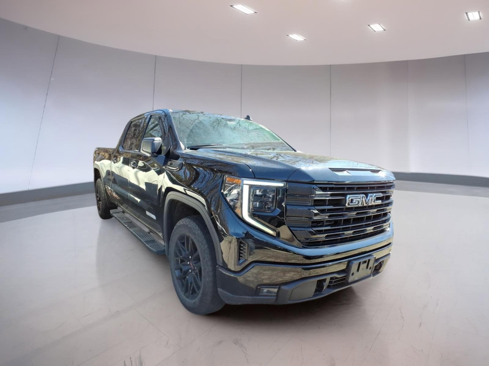 Used 2022 GMC Sierra 1500 Elevation w/ LPO, Elevation Black Package AWD/4WD image 1