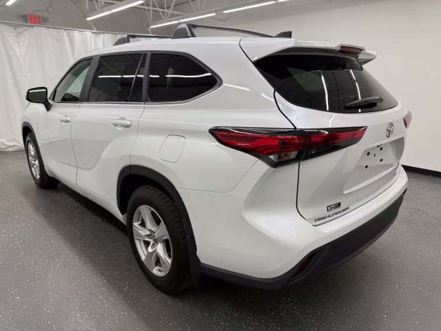 Used 2023 Toyota Highlander L FWD image 4