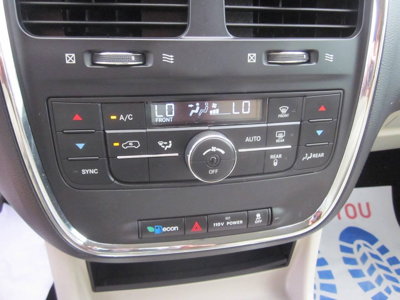Used 2011 Dodge Grand Caravan Crew w/ Entertainment Group 1 FWD image 27