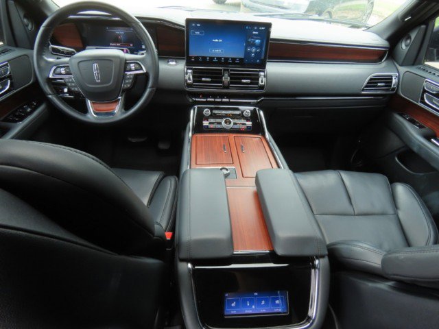 Certified 2024 Lincoln Navigator Premiere AWD/4WD image 23