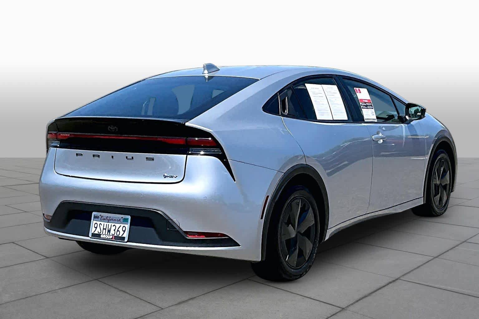 Used 2025 Toyota Prius LE FWD image 12