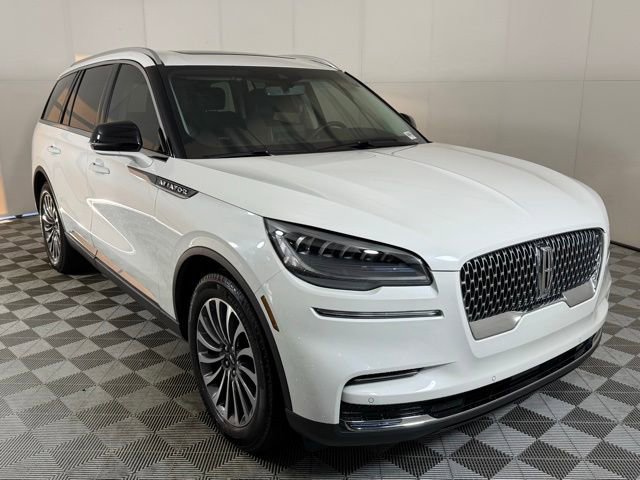 Used 2023 Lincoln Aviator 2WD w/ Premium Package image 9