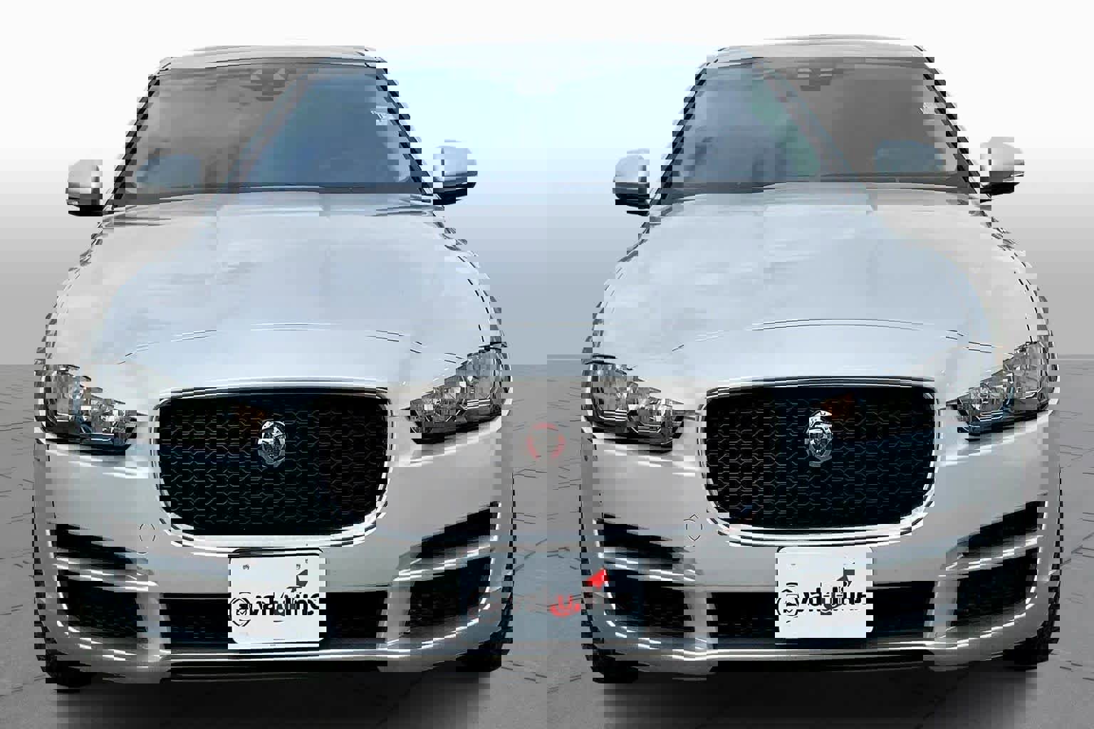 Used 2018 Jaguar XE Premium image 3