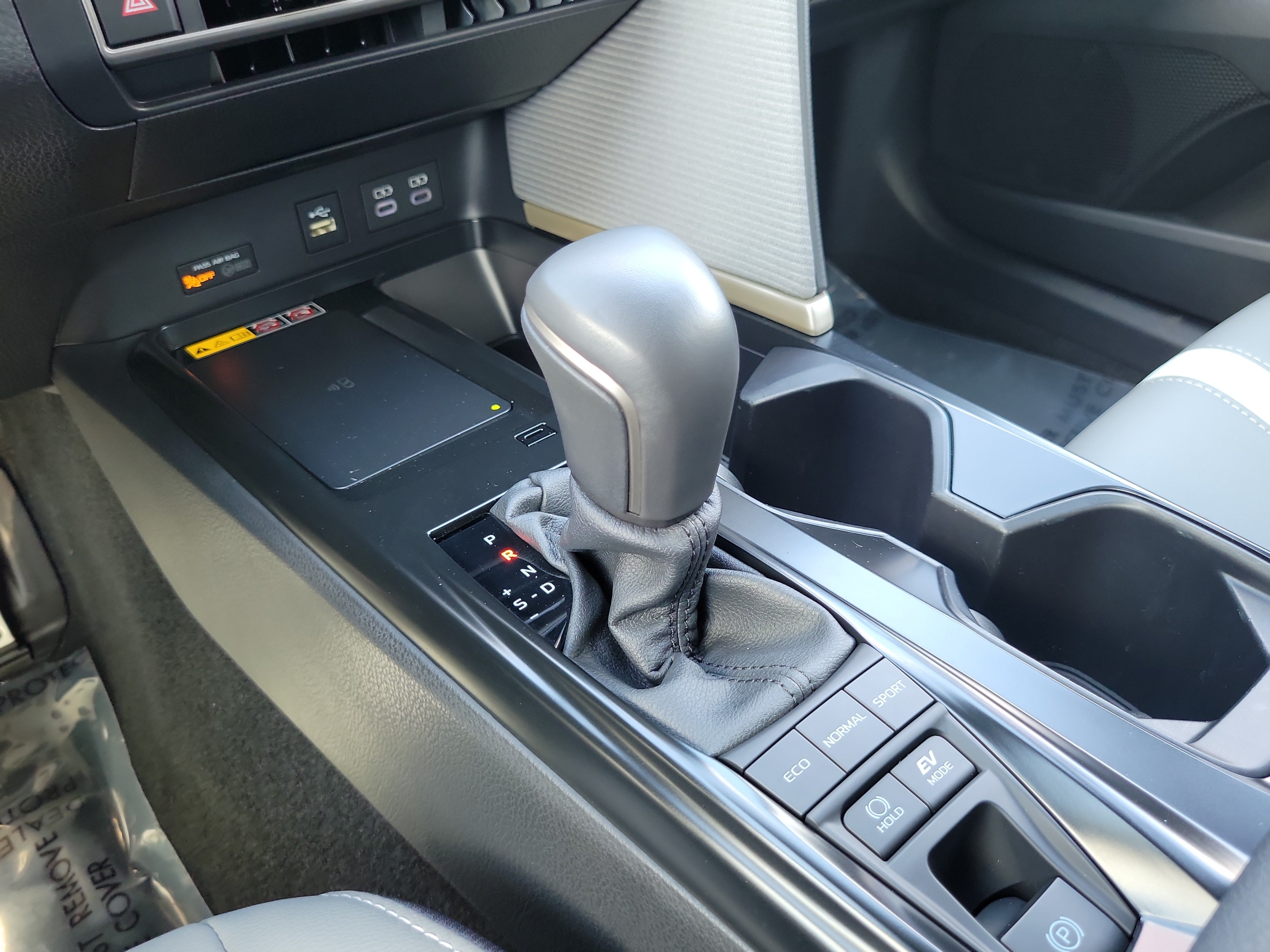 Used 2025 Toyota Camry SE FWD image 19