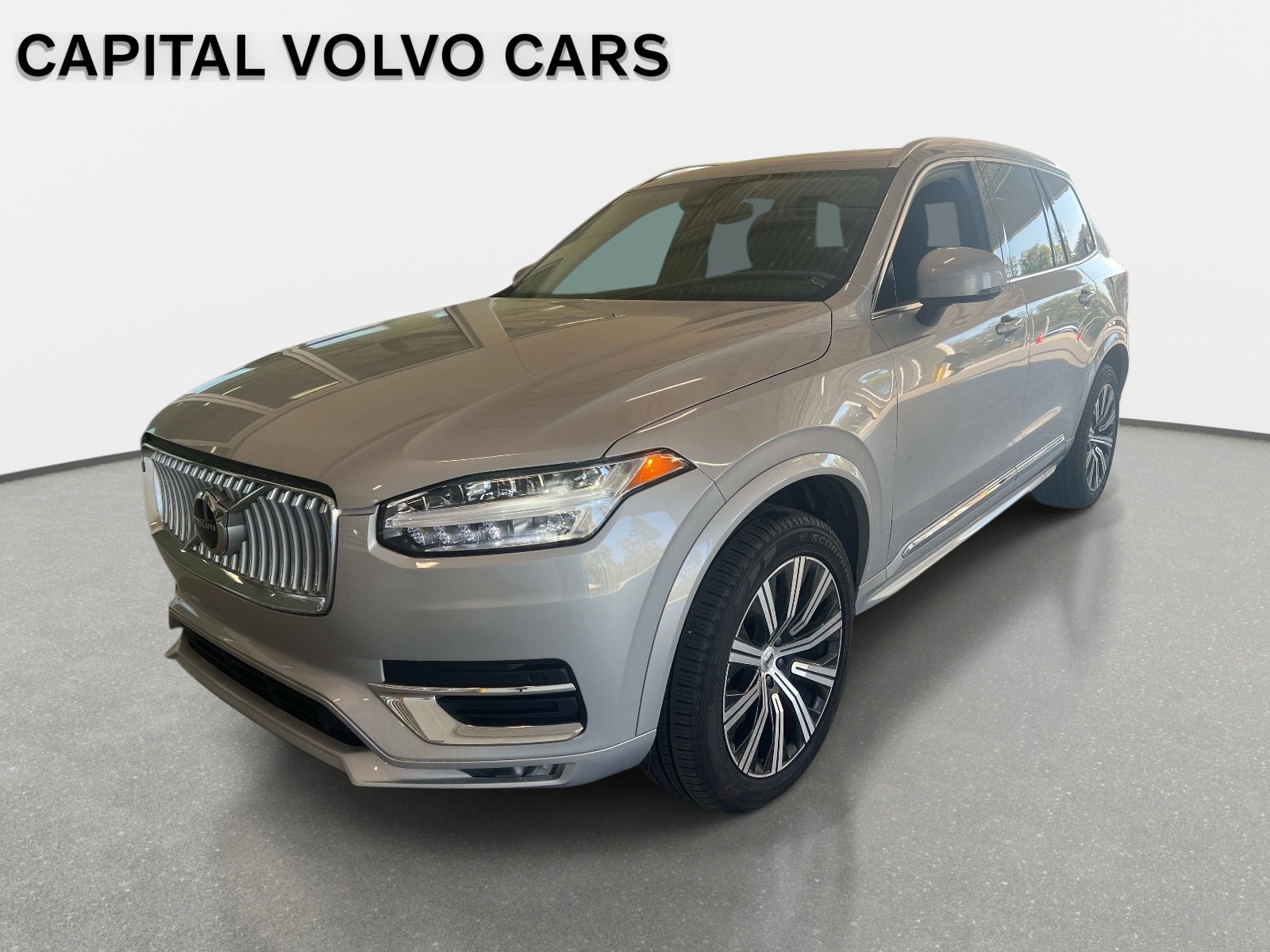 Used 2025 Volvo XC90 B5 Core image 1