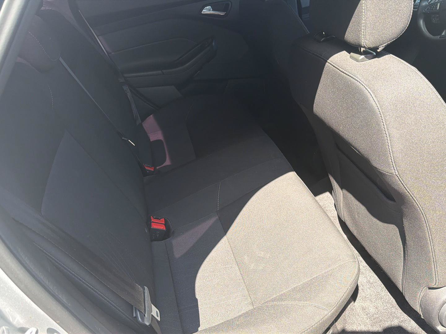 Used 2018 Ford Focus SE FWD image 16