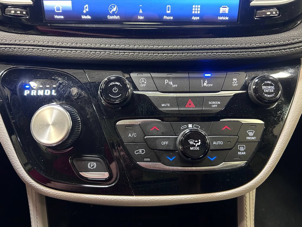 Used 2023 Chrysler Pacifica Limited w/ Uconnect Theater Family Group AWD/4WD image 17