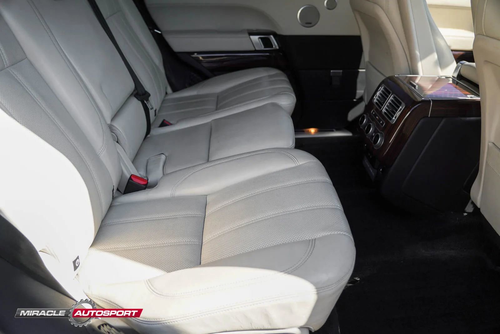 Used 2017 Land Rover Range Rover Long Wheelbase Supercharged image 39