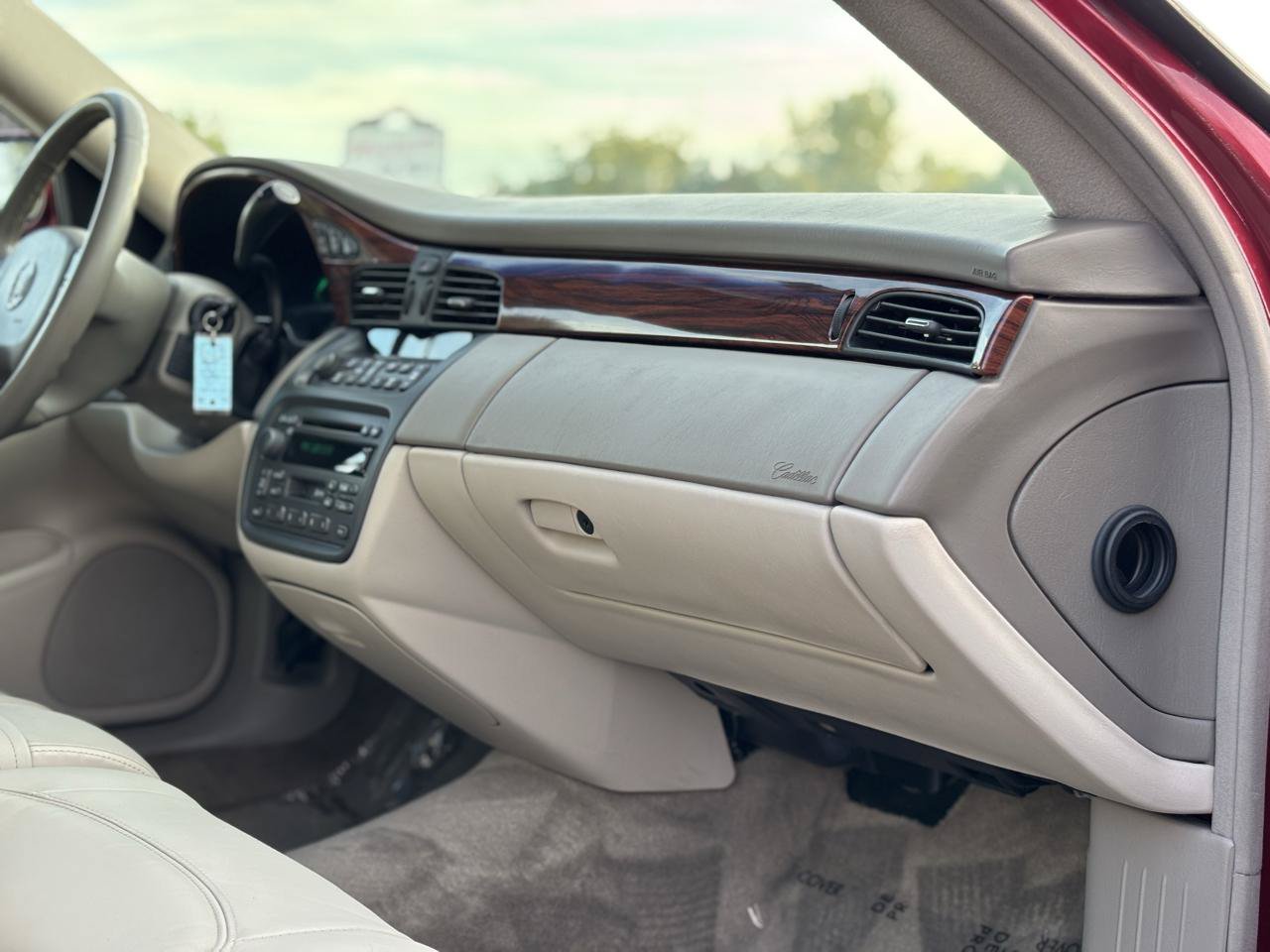 Used 2003 Cadillac De Ville w/ Comfort & Convenience Package FWD image 37