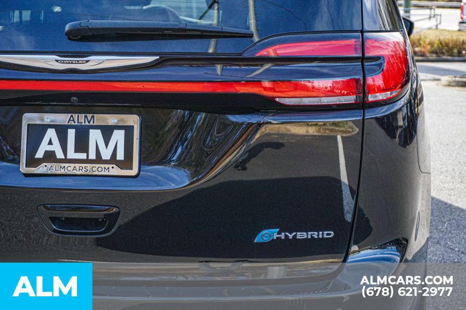 Used 2024 Chrysler Pacifica Select image 13