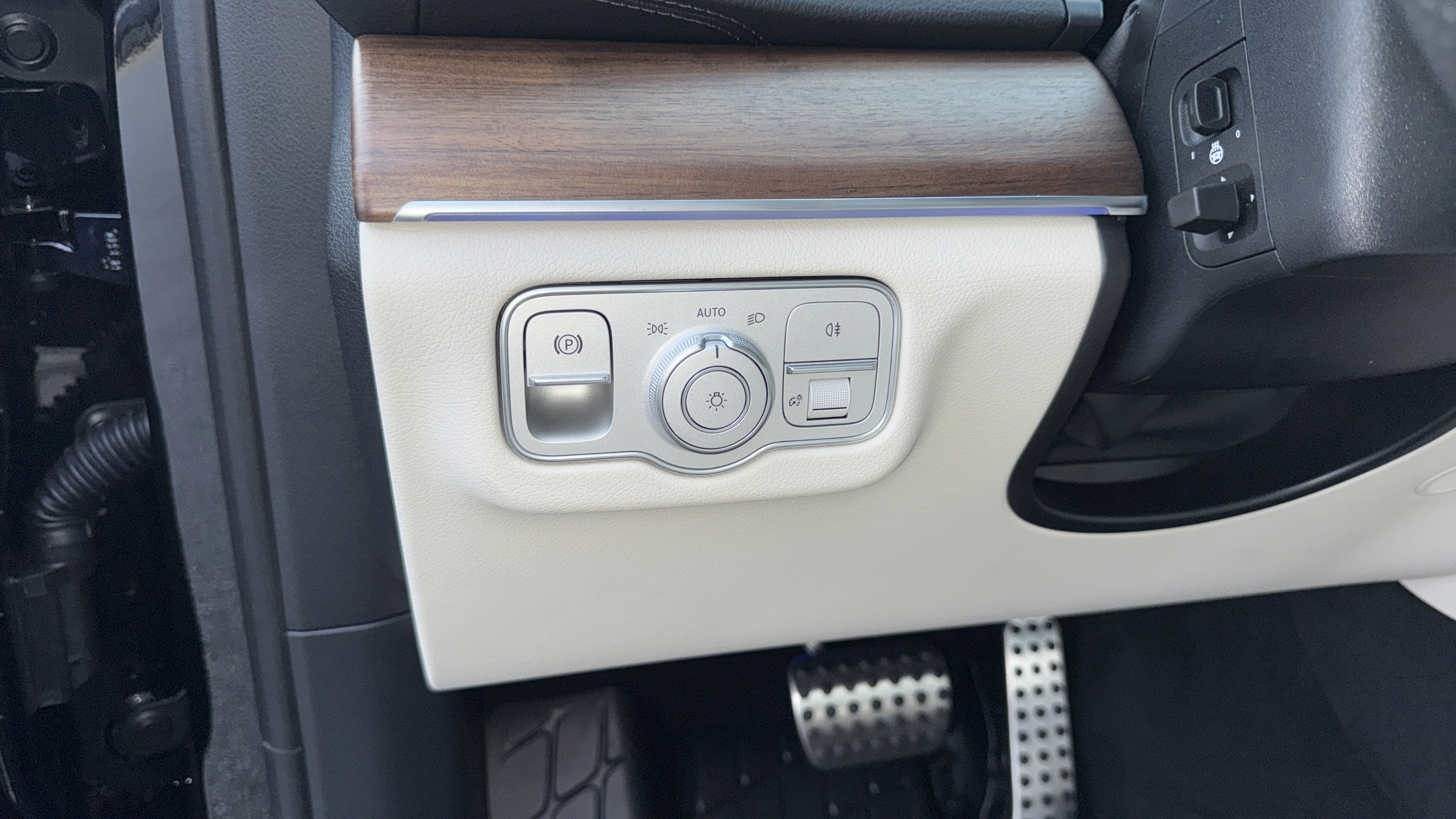 Certified 2026 Mercedes-Benz GLS 450 4MATIC image 17