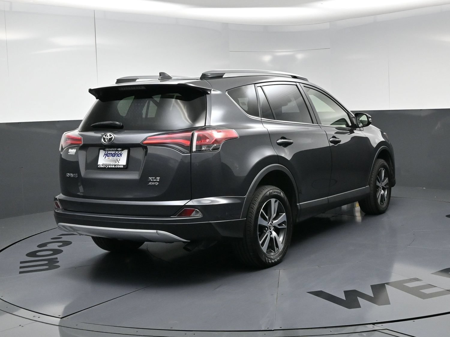 Used 2018 Toyota RAV4 XLE AWD/4WD image 9