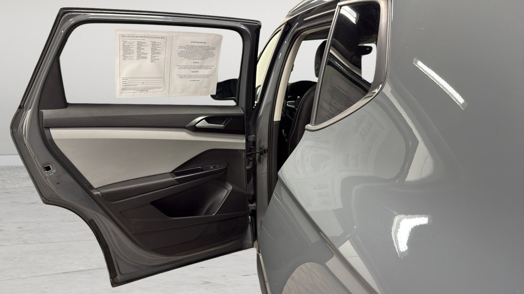 Used 2023 Volkswagen Taos SE image 32