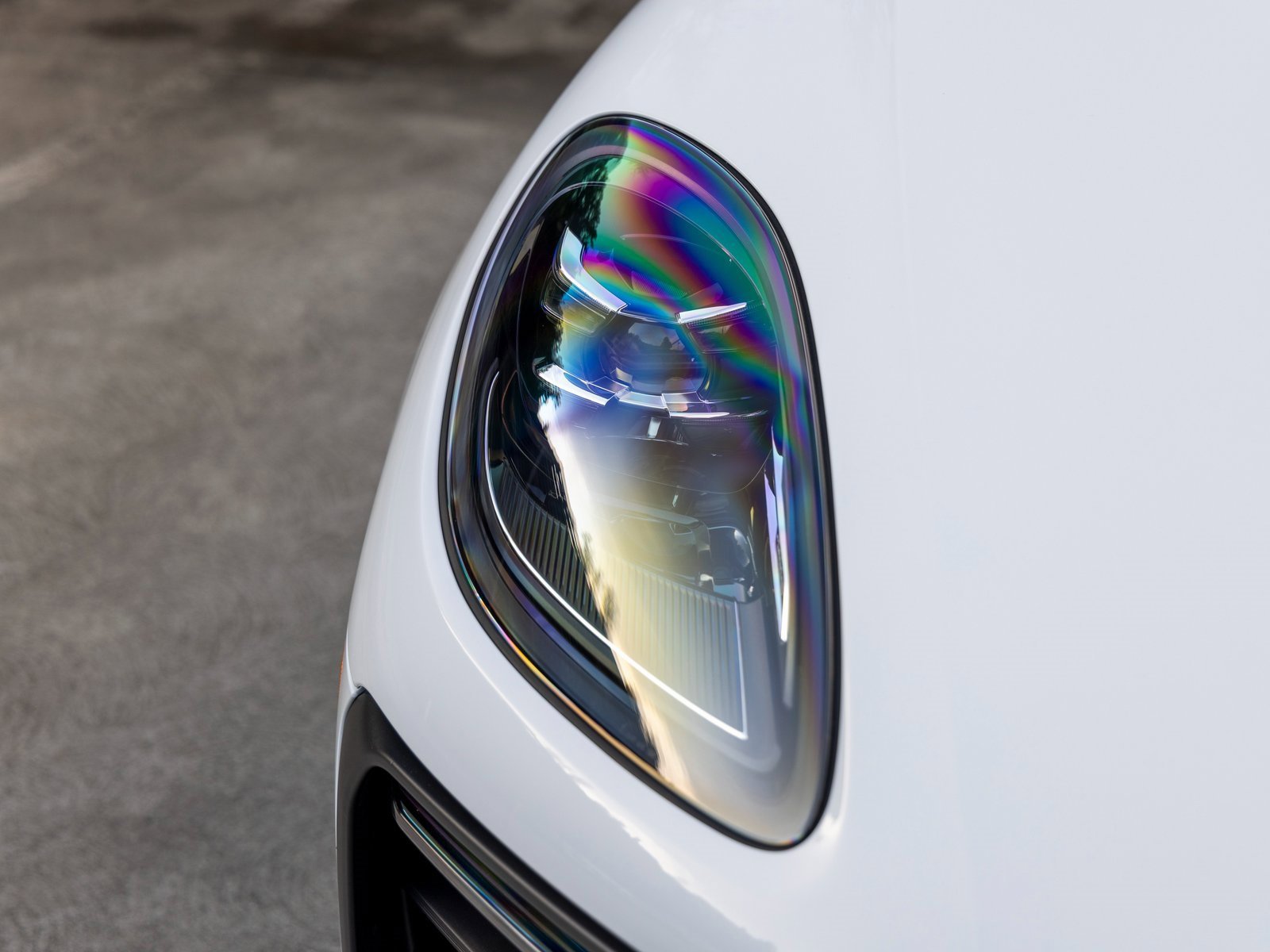 Certified 2025 Porsche Macan image 14