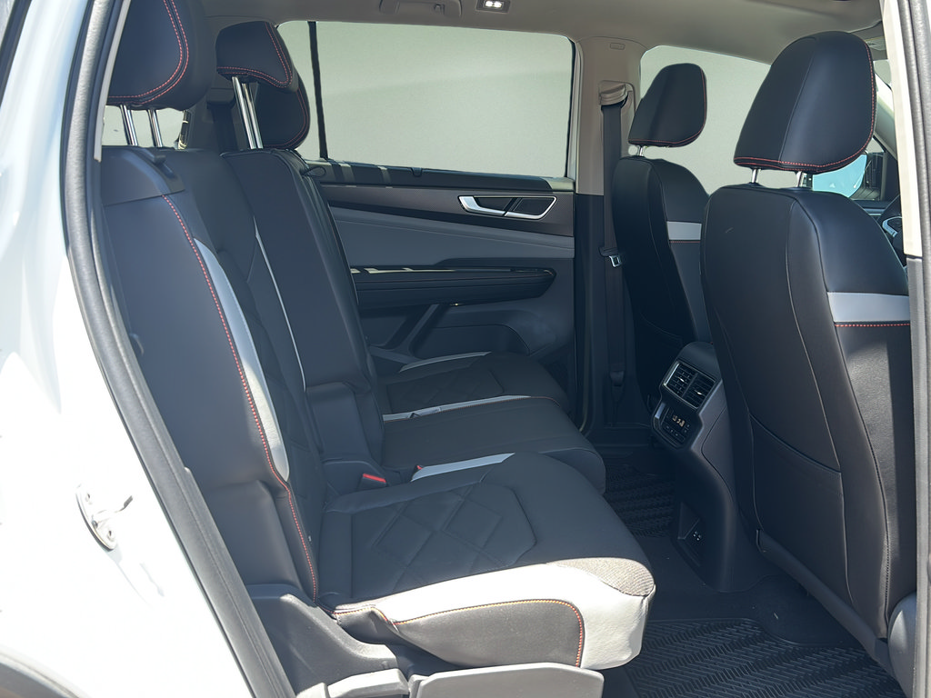 New 2026 Volkswagen Atlas Peak Edition AWD/4WD image 13