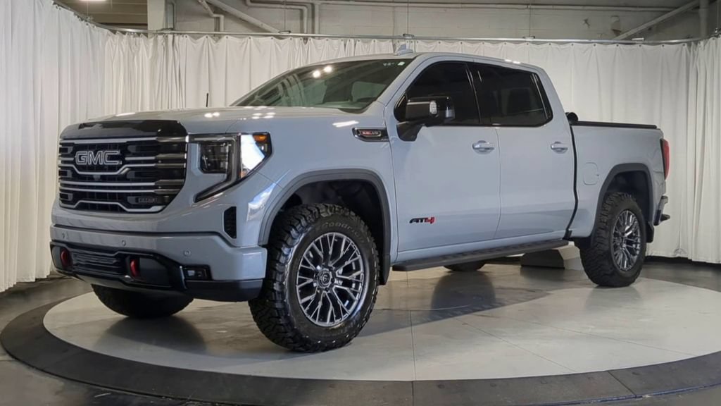 Used 2025 GMC Sierra 1500 AT4 w/ AT4 Premium Package AWD/4WD image 4