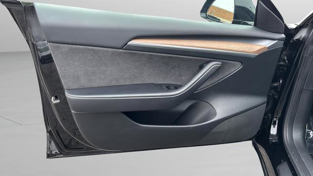 Used 2023 Tesla Model 3 Performance image 10