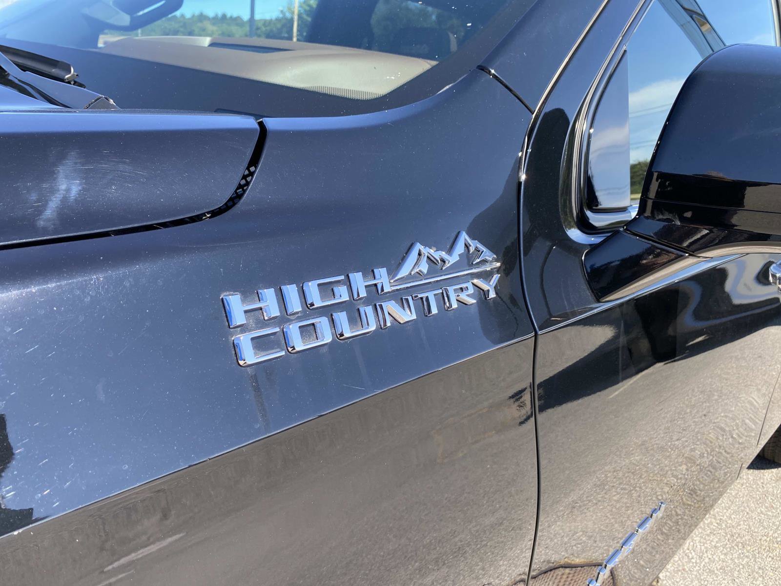 Used 2024 Chevrolet Suburban High Country w/ Premium Package 2 AWD/4WD image 11