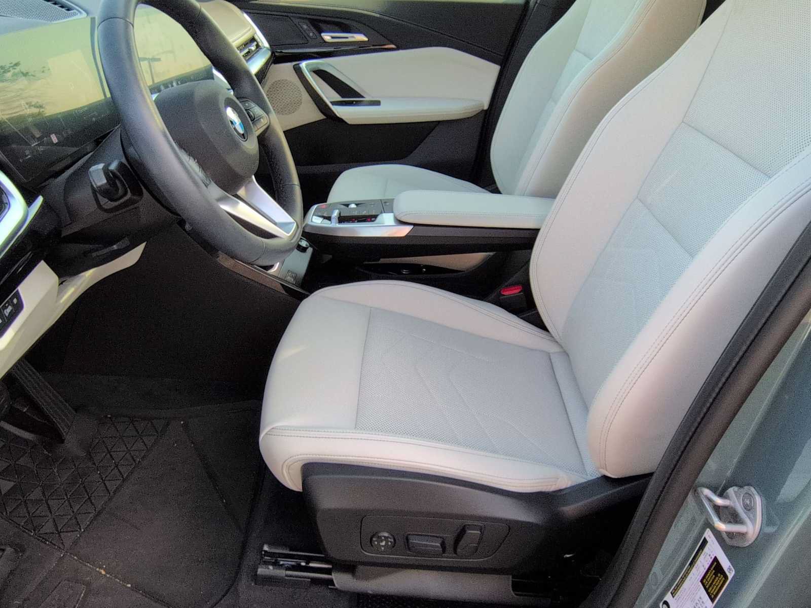 Used 2026 BMW X1 xDrive28i w/ Convenience Package AWD/4WD image 17