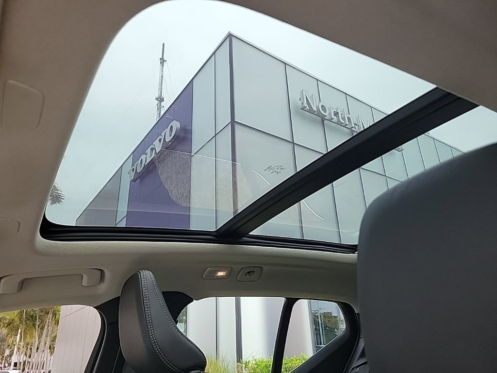 Used 2023 Volvo XC40 B4 Plus w/ Driver Assist Package image 6