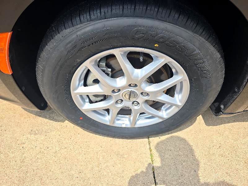 Used 2024 Chrysler Pacifica Touring-L image 5