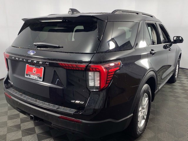 Used 2025 Ford Explorer Active AWD/4WD image 8