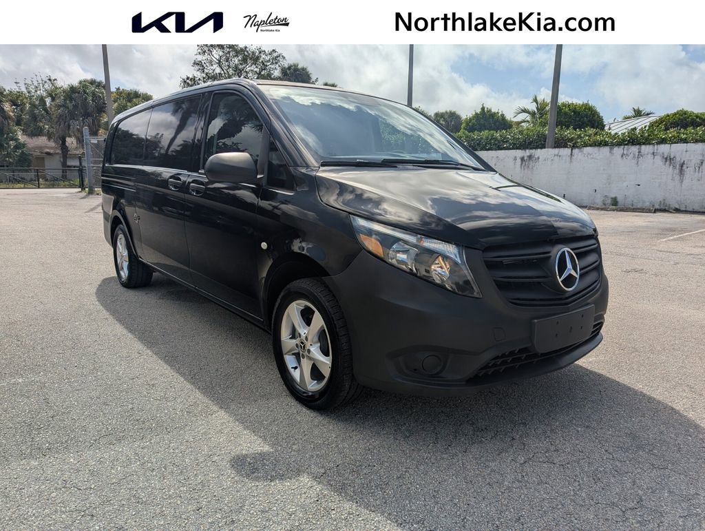 Used 2022 Mercedes-Benz Metris image 1