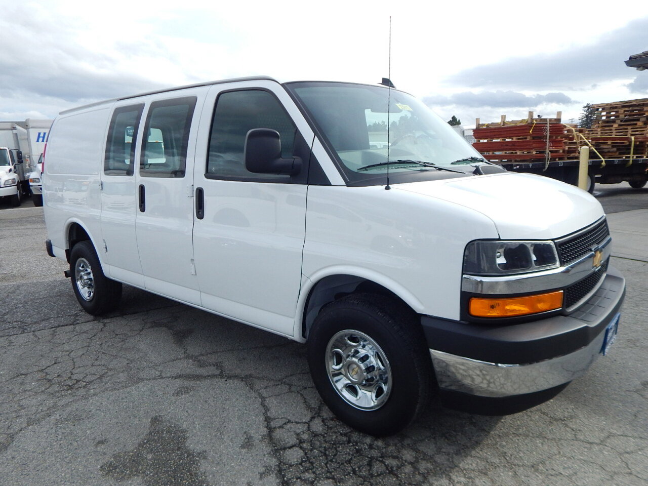 Used 2024 Chevrolet Express 2500 w/ Driver Convenience Package image 10