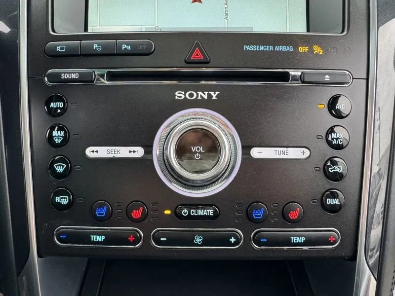 Used 2018 Ford Explorer Platinum image 34