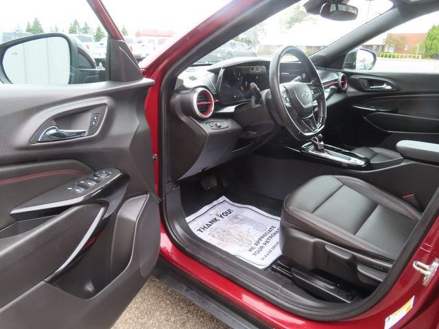 Used 2024 Chevrolet Trax RS w/ Sunroof Package FWD image 19