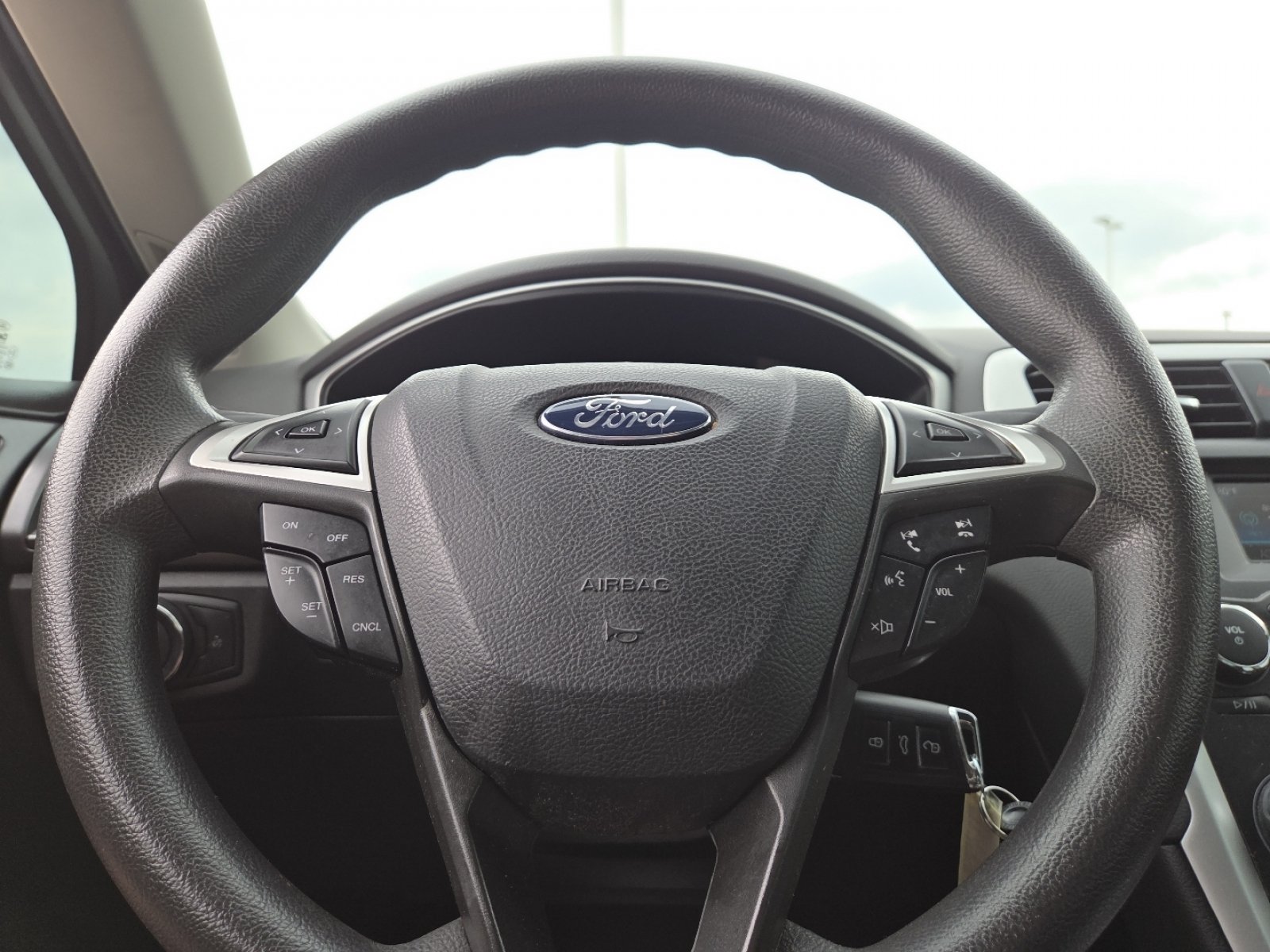 Used 2014 Ford Fusion SE FWD image 23