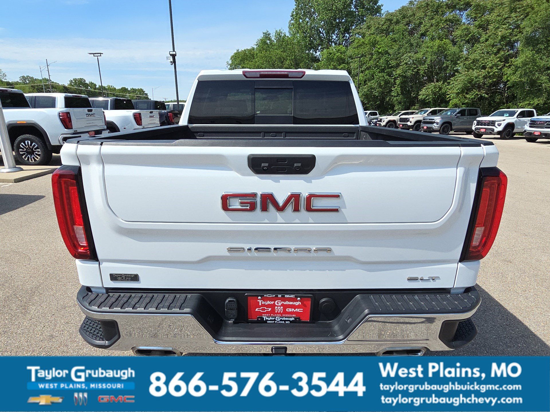 Used 2023 GMC Sierra 1500 SLT w/ SLT Premium Package AWD/4WD image 7