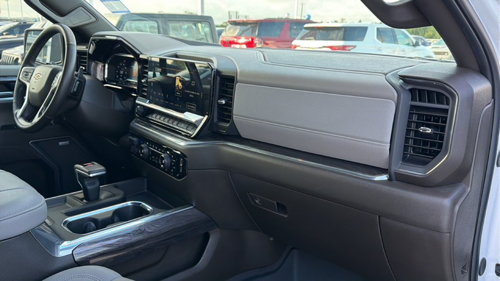 Used 2025 Chevrolet Silverado 1500 LTZ w/ LTZ Premium Package RWD image 33