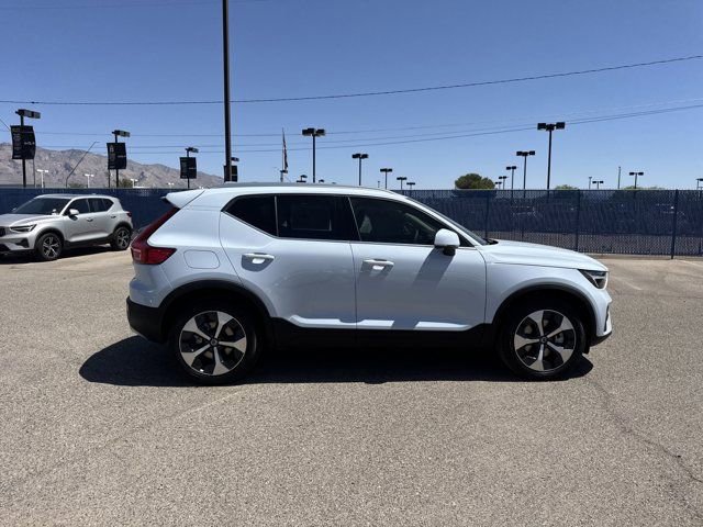 New 2025 Volvo XC40 B5 Core w/ Climate Package image 4