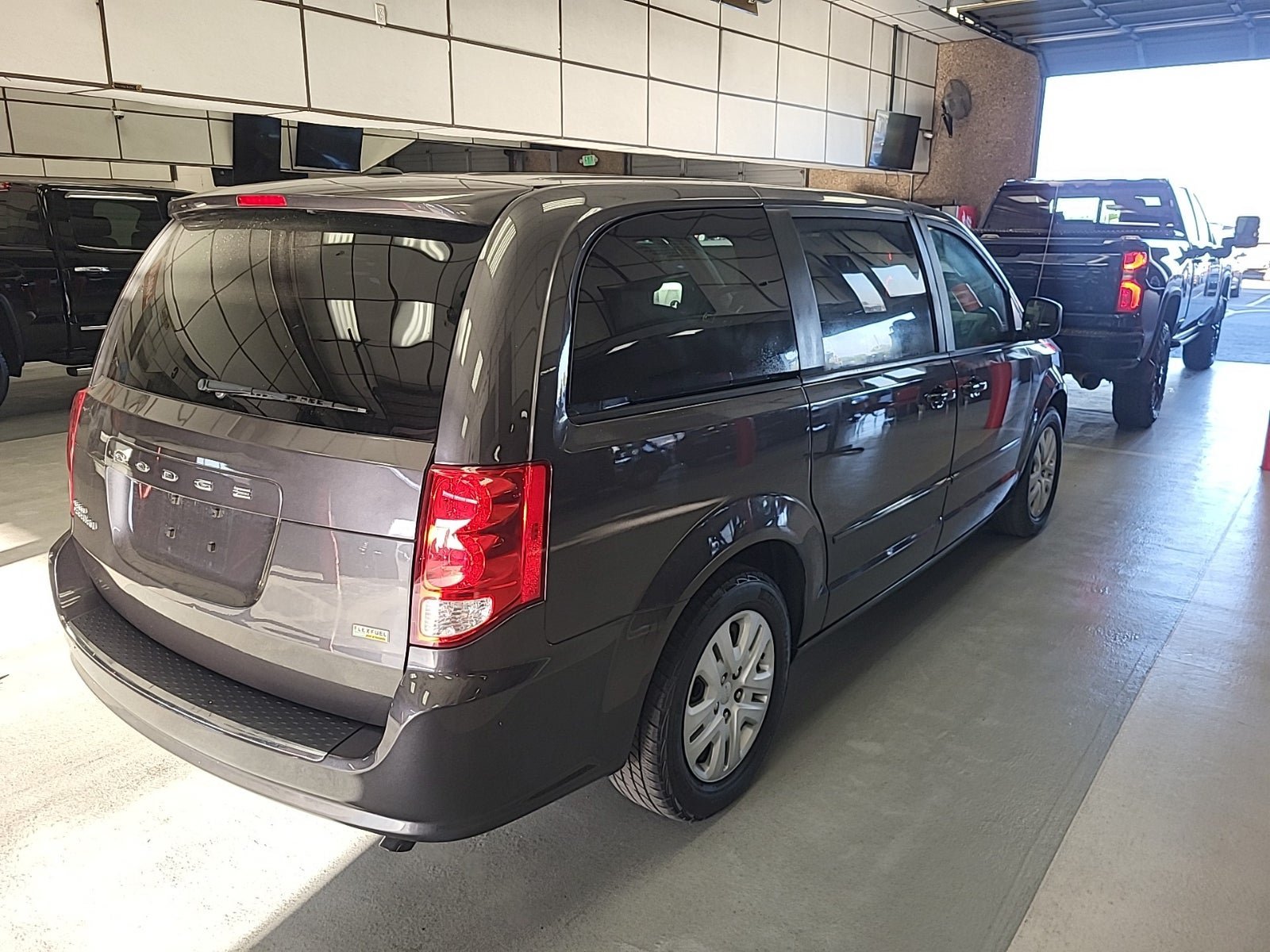 Used 2017 Dodge Grand Caravan SE w/ Power Window Group FWD image 6