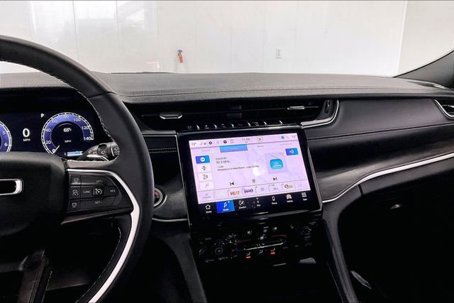 Used 2024 Jeep Grand Cherokee Limited w/ Luxury Tech Group II image 9