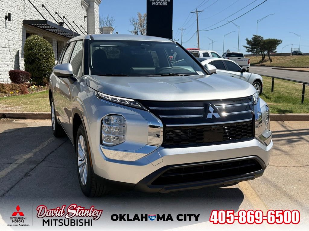 New 2026 Mitsubishi Outlander ES image 1