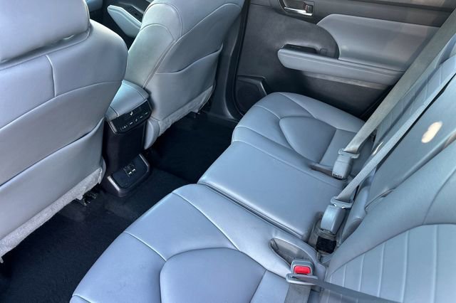 Certified 2021 Toyota Highlander XLE image 18