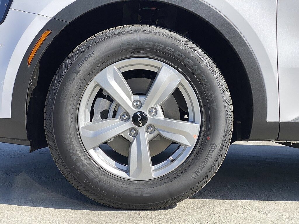 New 2026 Kia Sorento LX FWD image 11