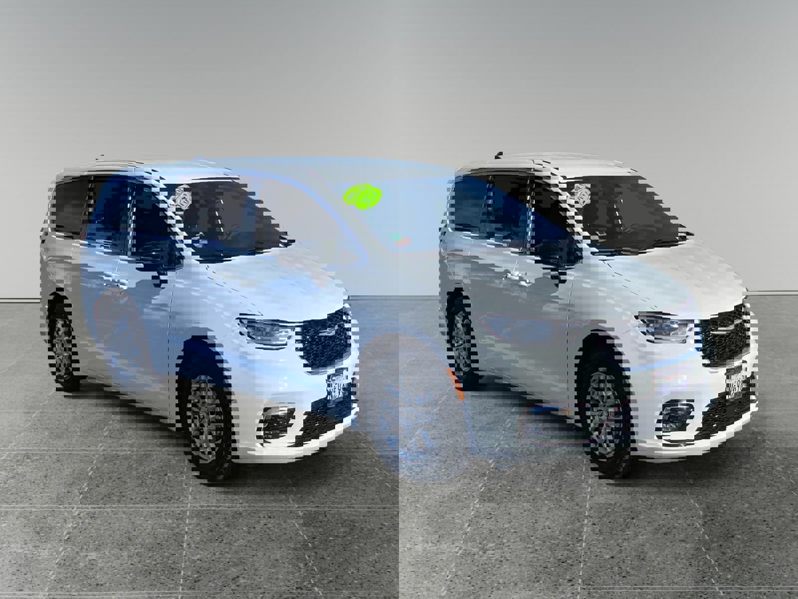 Used 2024 Chrysler Pacifica Touring image 7